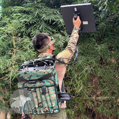 Kamuflaj Sırt Çantası Drone Jammer 2KM ~ 2.5KM Anti Drone Jammer Sinyal Blokörü